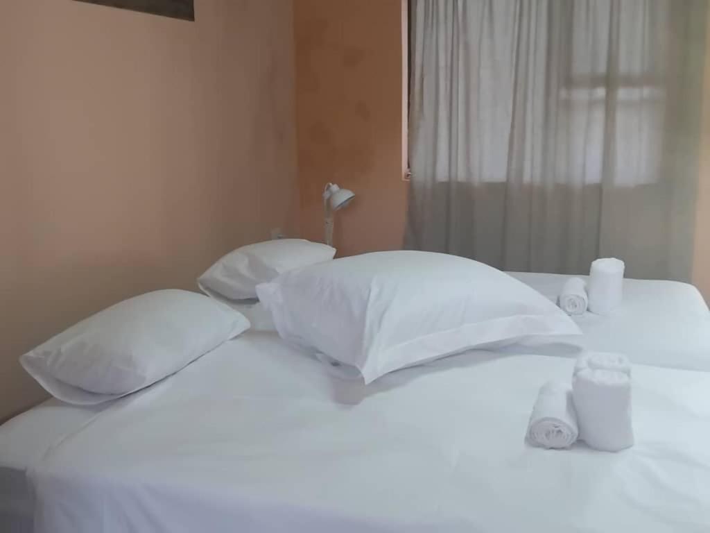 The Farmhouse Boutique Guesthouse And Beergarden Cc オウチョ エクステリア 写真